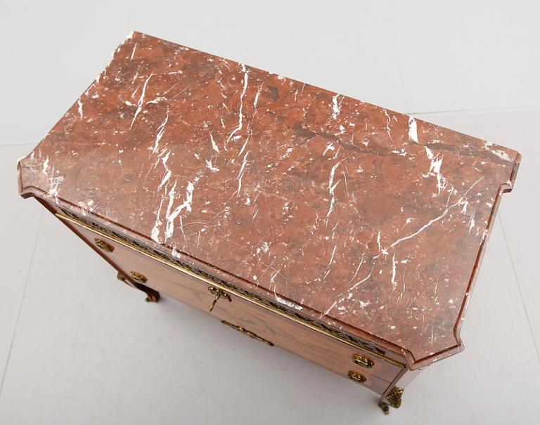 BYRÅ, gustaviansk stil, 1900-talets mitt.