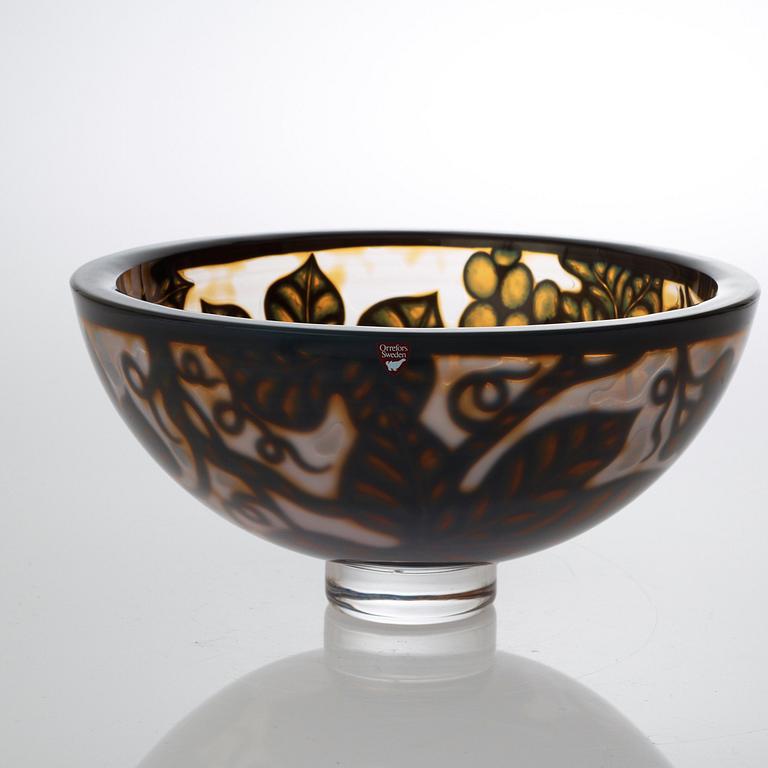 An Eva Englund 'Graal' glass vase, Orrefors 1987.