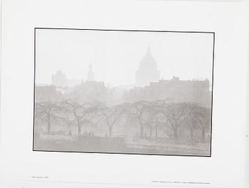 WILLY RONIS, Portfolio with 12 photographs reproduced in black and white on thick paper.  Published in 1986.