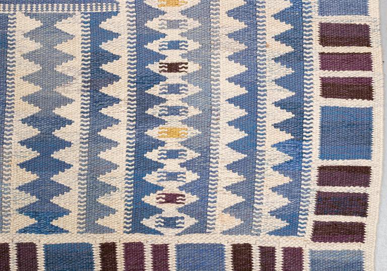 Barbro Nilsson, a carpet, "Salerno blå", flat weave, ca 307-308,5 x 201,5-204 cm, signed AB MMF BN.