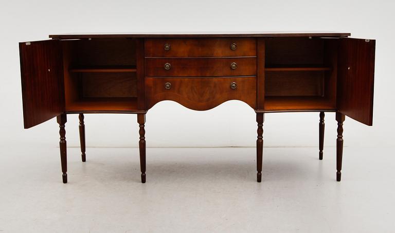 SIDEBOARD, England, 1900-talets andra hälft.
