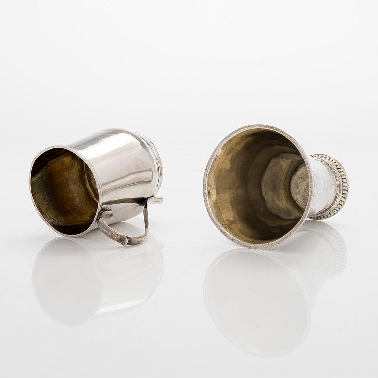 Bägare, 2 st, silver, Daniel Lundström, Stockholm 1765 och  ET, Ekenäs, Finland 1883.