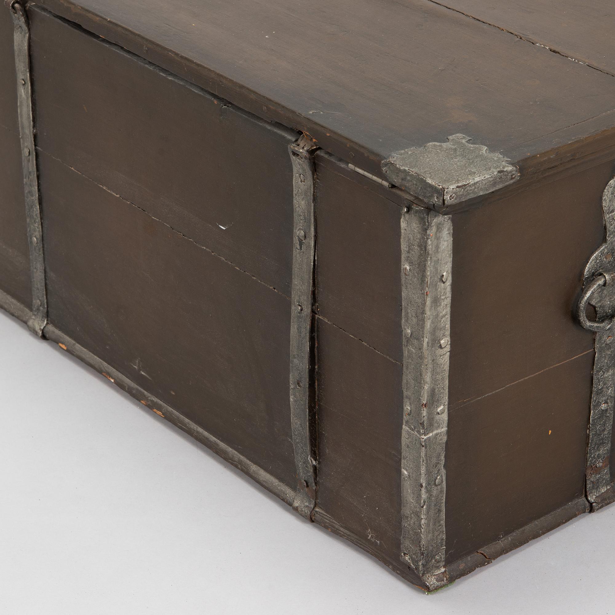 Kista, märkt med monogram, 1764.