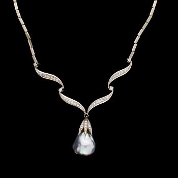 668. A gold, diamond and cultured Tahiti pear necklace.
