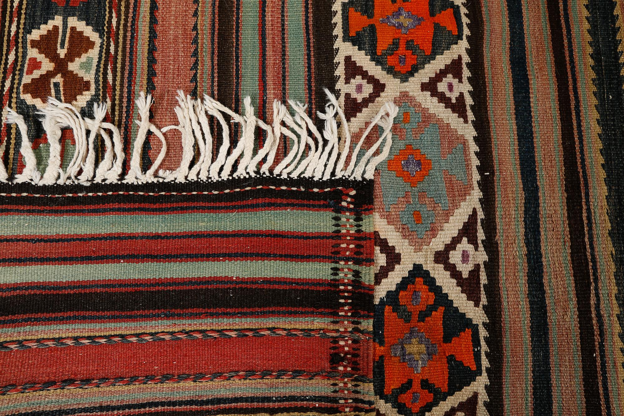 MATTA, Kelim, modern tillverkning, ca 327 x 112 cm.