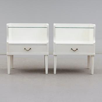 SÄNGBORD, 1 par, 1900-talets mitt.