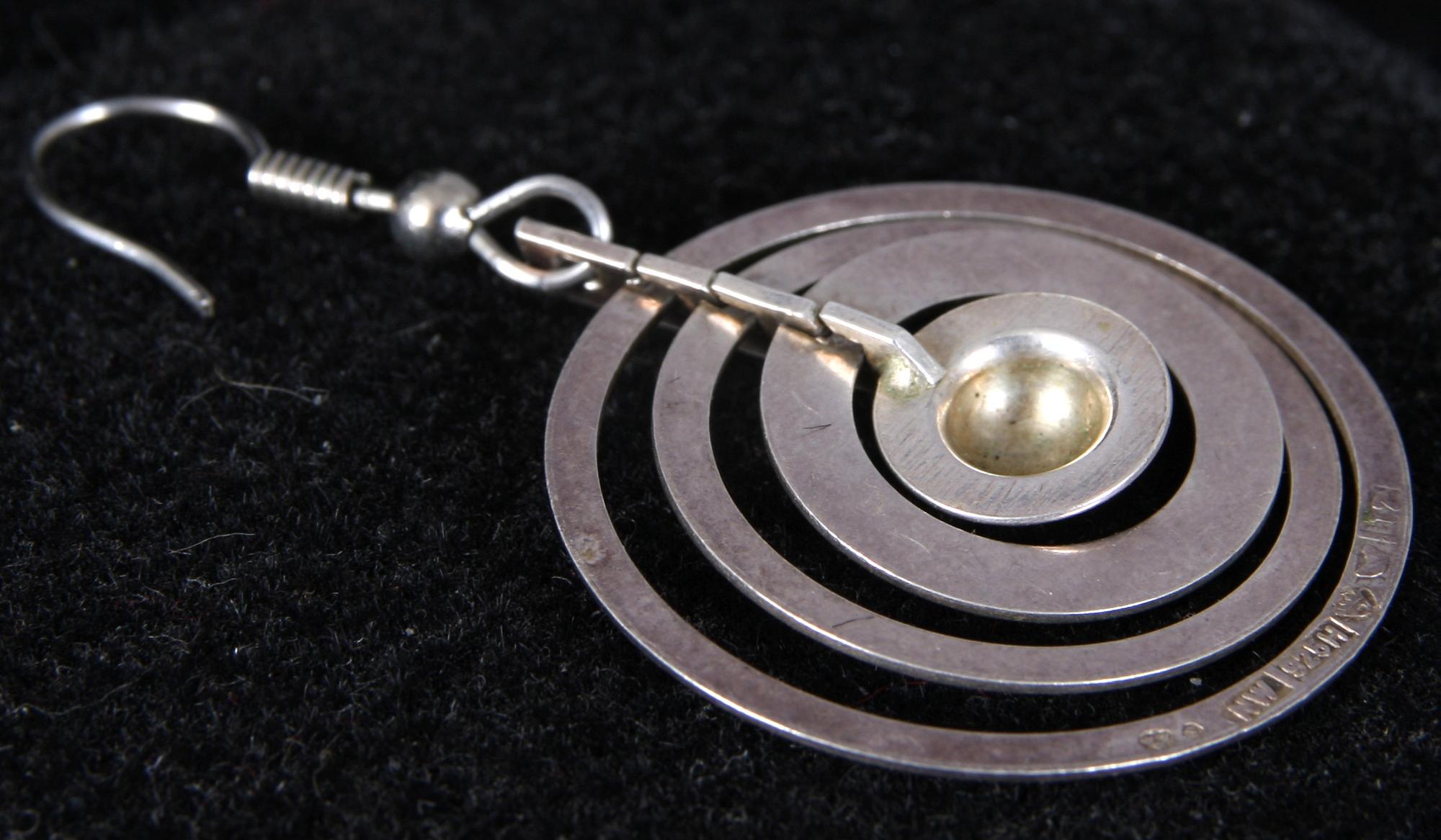 ÖRHÄNGEN, ett par, silver, "Silver Moon", Tapio Wirkkala, Nils Westerback, 1972.