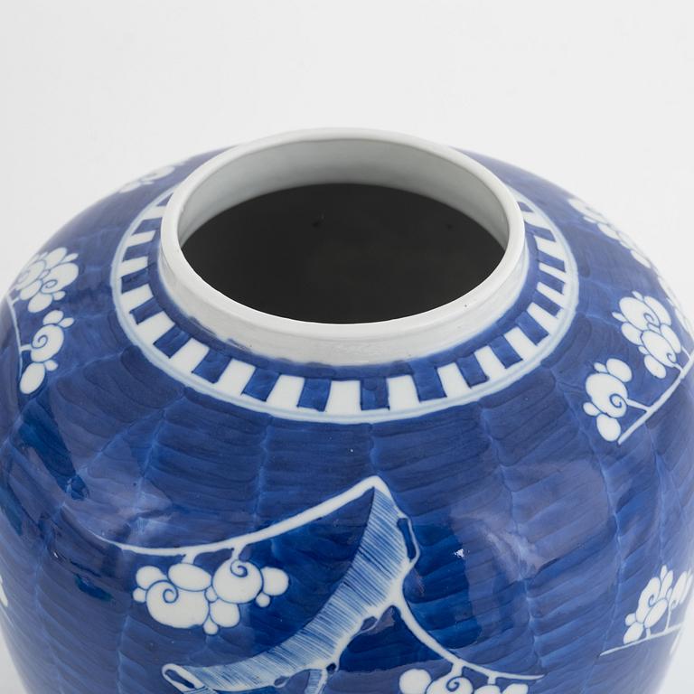 A Chinese porcelain urn with cover, 20th Century.