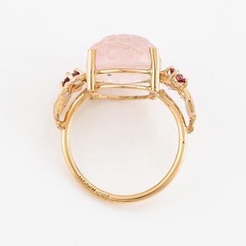 Ring med rosenkvarts, rosa turmaliner och briljantslipade diamanter.