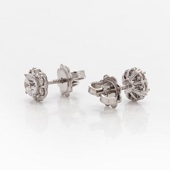 Earrings in 18K white gold set with brilliant-cut diamonds.