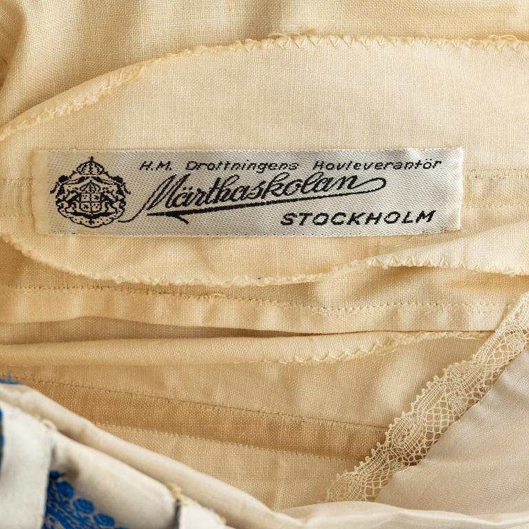 Märthaskolan, a blue and white 1950's-/60's dress.