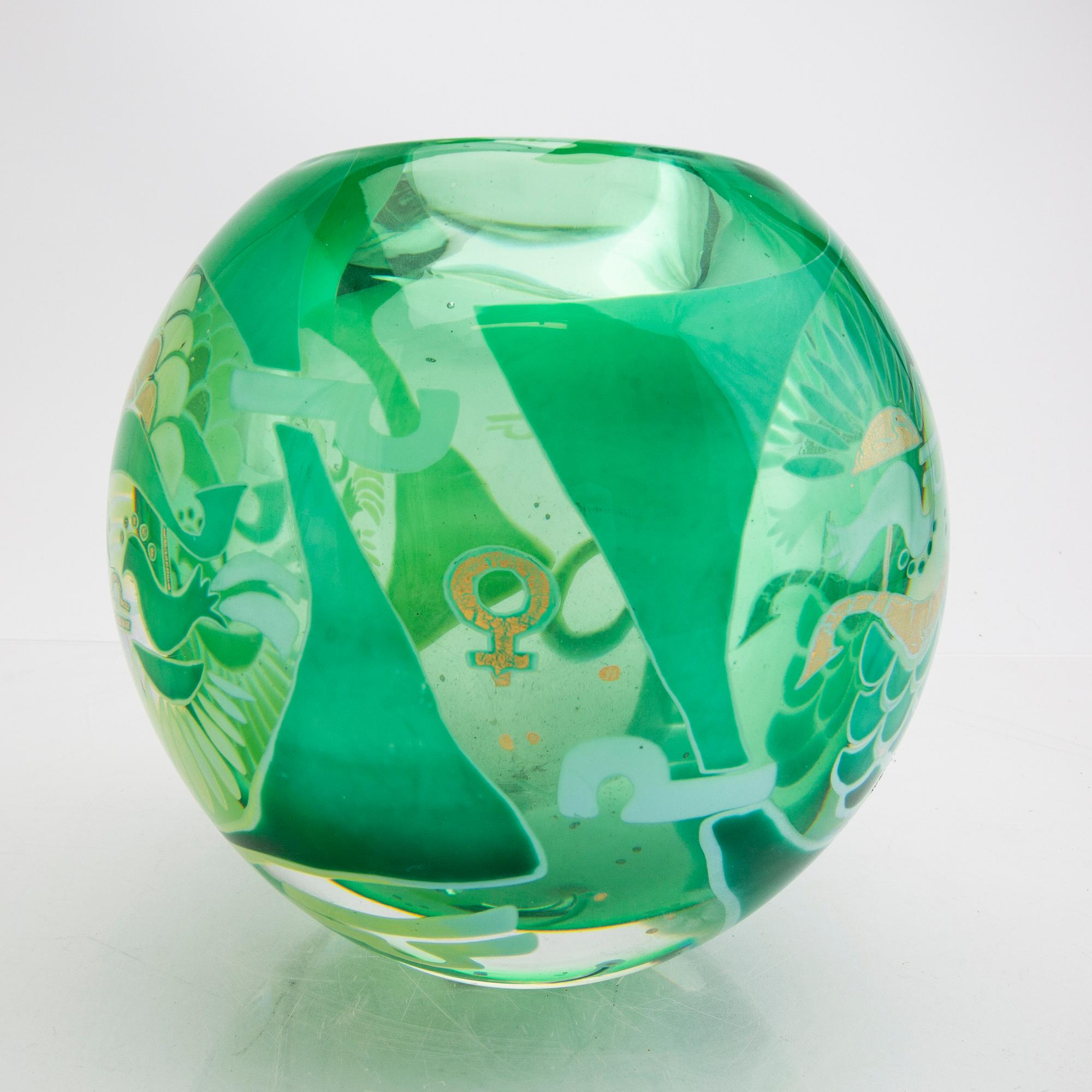 Hanne Dreutler & Arthur Zirnsack signed and dated glass vase 1990.