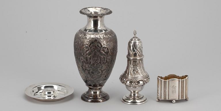 SILVERFÖREMÅL, 4 st, bl.a. Tapio Wirkkala. Tot. vikt ca 548 g.