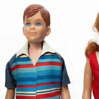 Barbiedockor, 4 st, samt kläder och accessoarer, Mattel, 1960-tal.
