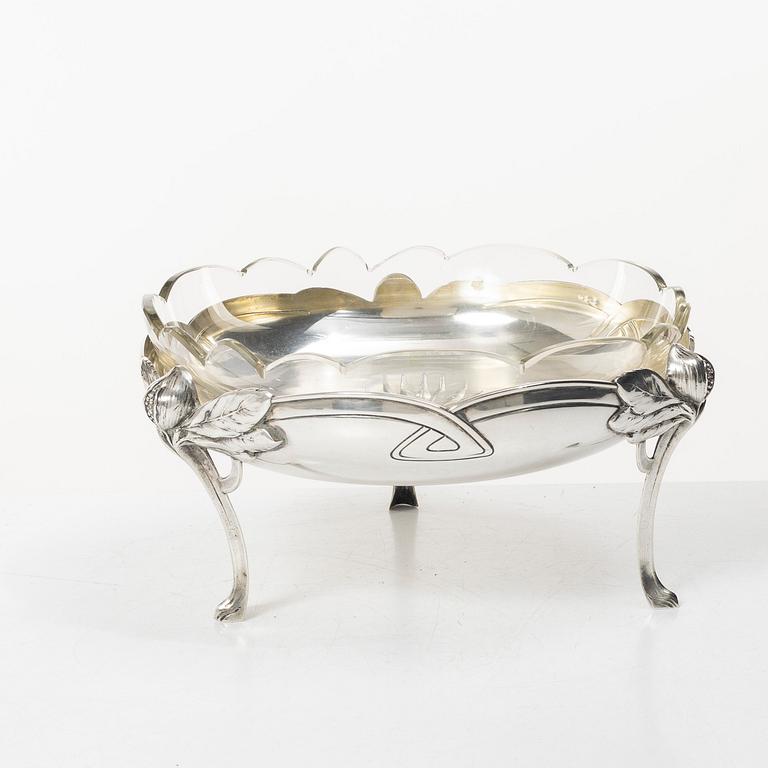 A Jugend silver bowl/stand with glass bowl, Oulu, Finland 1908.