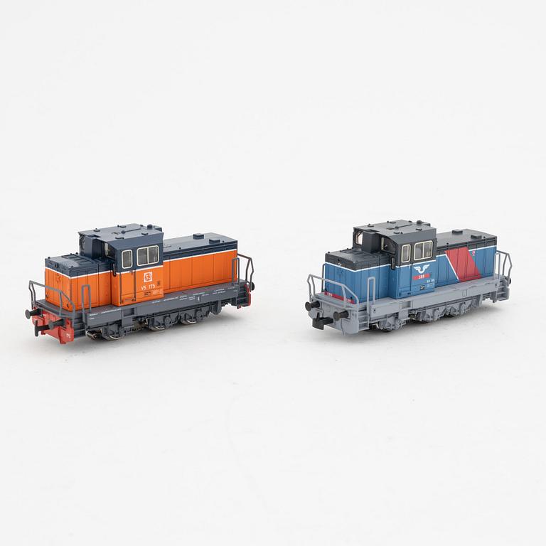 Märklin, 2 diesel locomotives, model 3132 and 33789, gauge H0, i boxes.