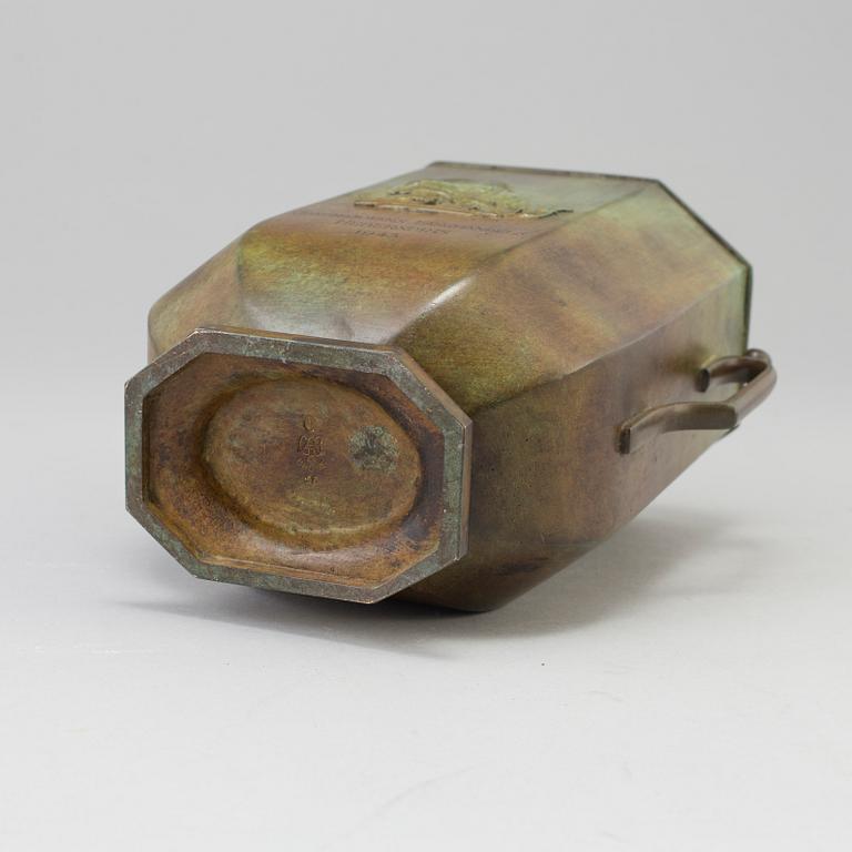 JUST ANDERSEN, vas av brons, GAB, Stockholm. Modellen i produktion omkring 1927-1943.