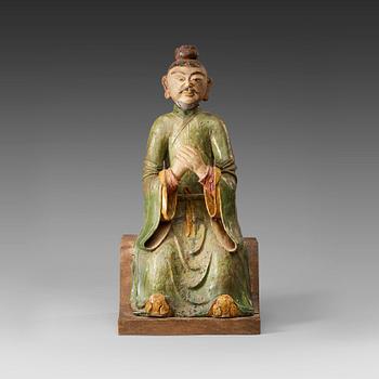 586. A green and yellow glazed figure, Ming dynasty 17th century.