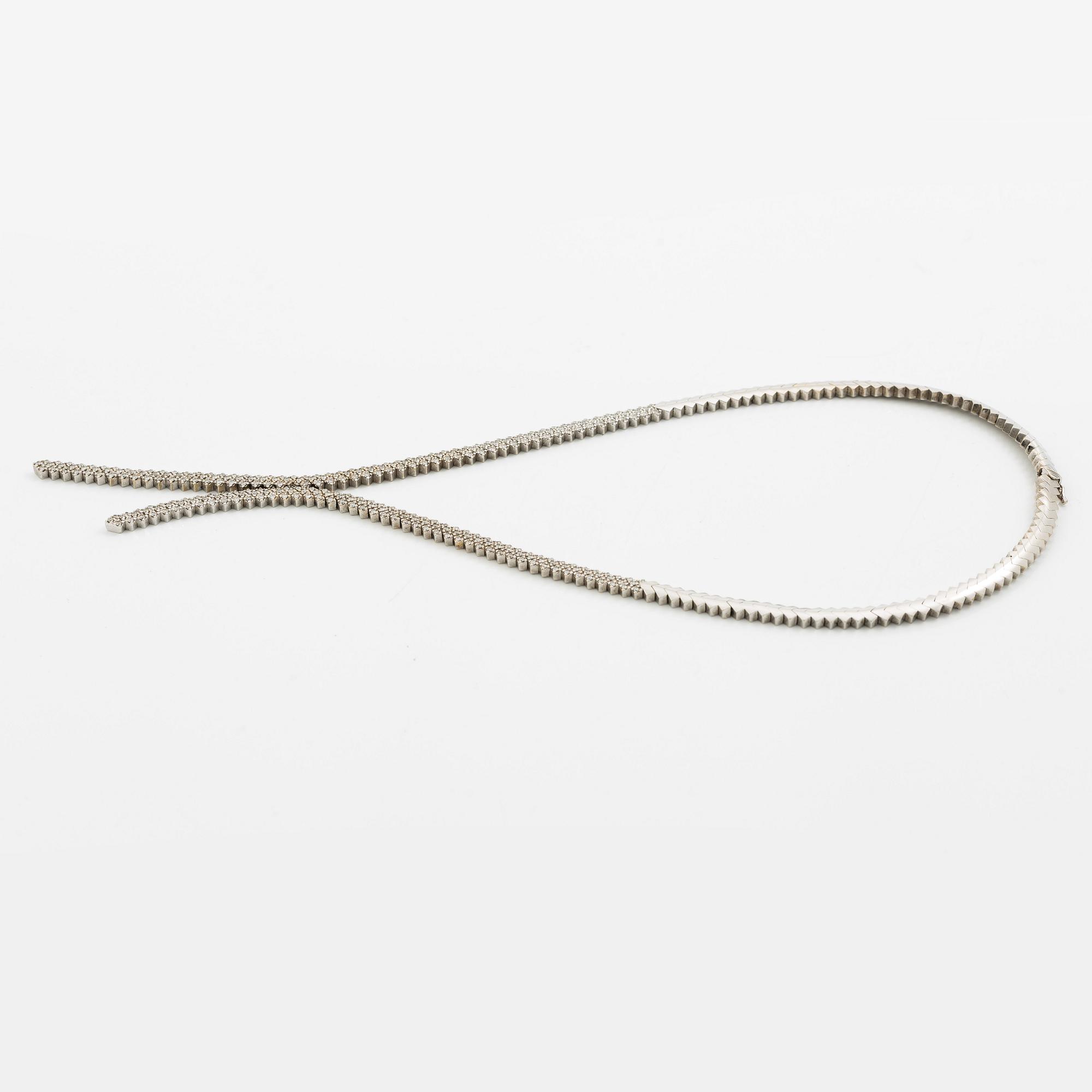Collier 18K vitguld med briljantslipade  diamanter.