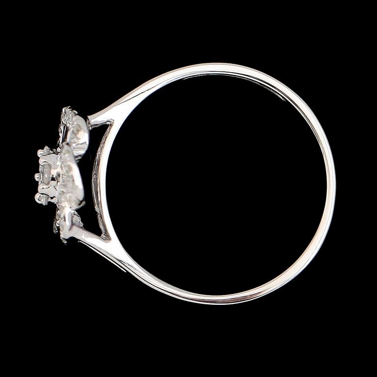 RING, 18K vitguld, diamanter tot ca 0.35 ct.