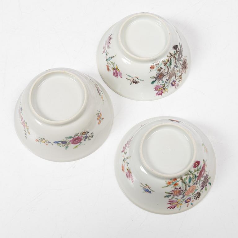 Koppar med fat, 8 st, porslin, Kina, Qianlong (1736-95).