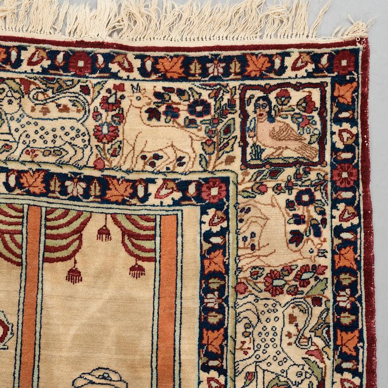 Matto, an antique Kerman Laver figural, ca 204-205 x 138,5-139 cm (as well as ca 0,5 cm flat weave at the the ends).