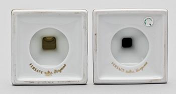 LJUSSTAKAR, ett par, porslin, "Gorgona", Rosenthal för Versace.