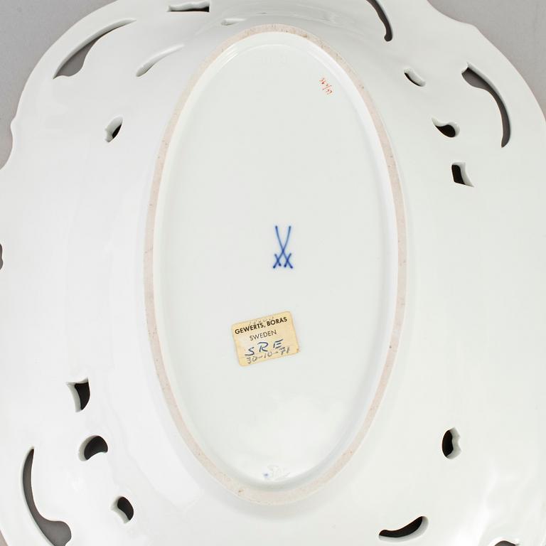 A Meissen porcelain serving dish, 20th century.