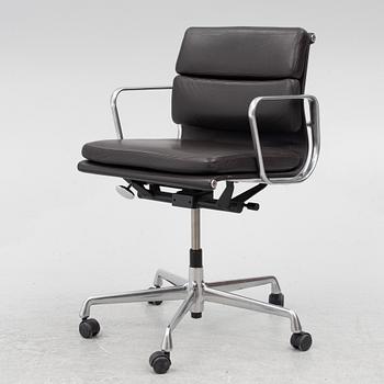 Charles & Ray Eames, office chair, "Soft Pad Chair EA217", Vitra.