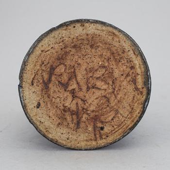 VAS, chamotterat stengods. Ulla Procopé, Arabia 1960-tal.