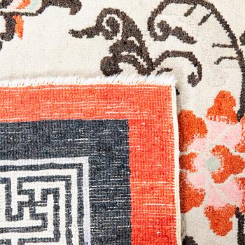 A Chinese antique carpet ca 174x93 cm.