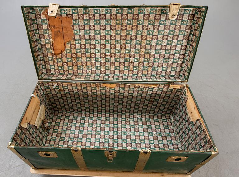 An Italian mid 1900s trunk.