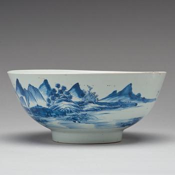 A large blue and white bowl, Qing dynasty, 18th Century.