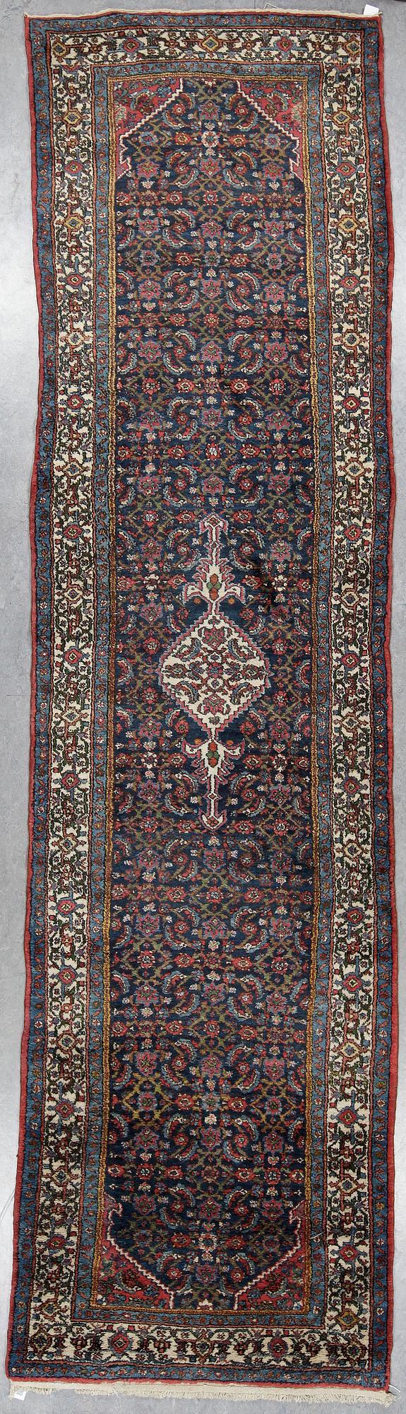 GALLERIMATTA, old Hamadan-området. Ca 412 x 111 cm.
