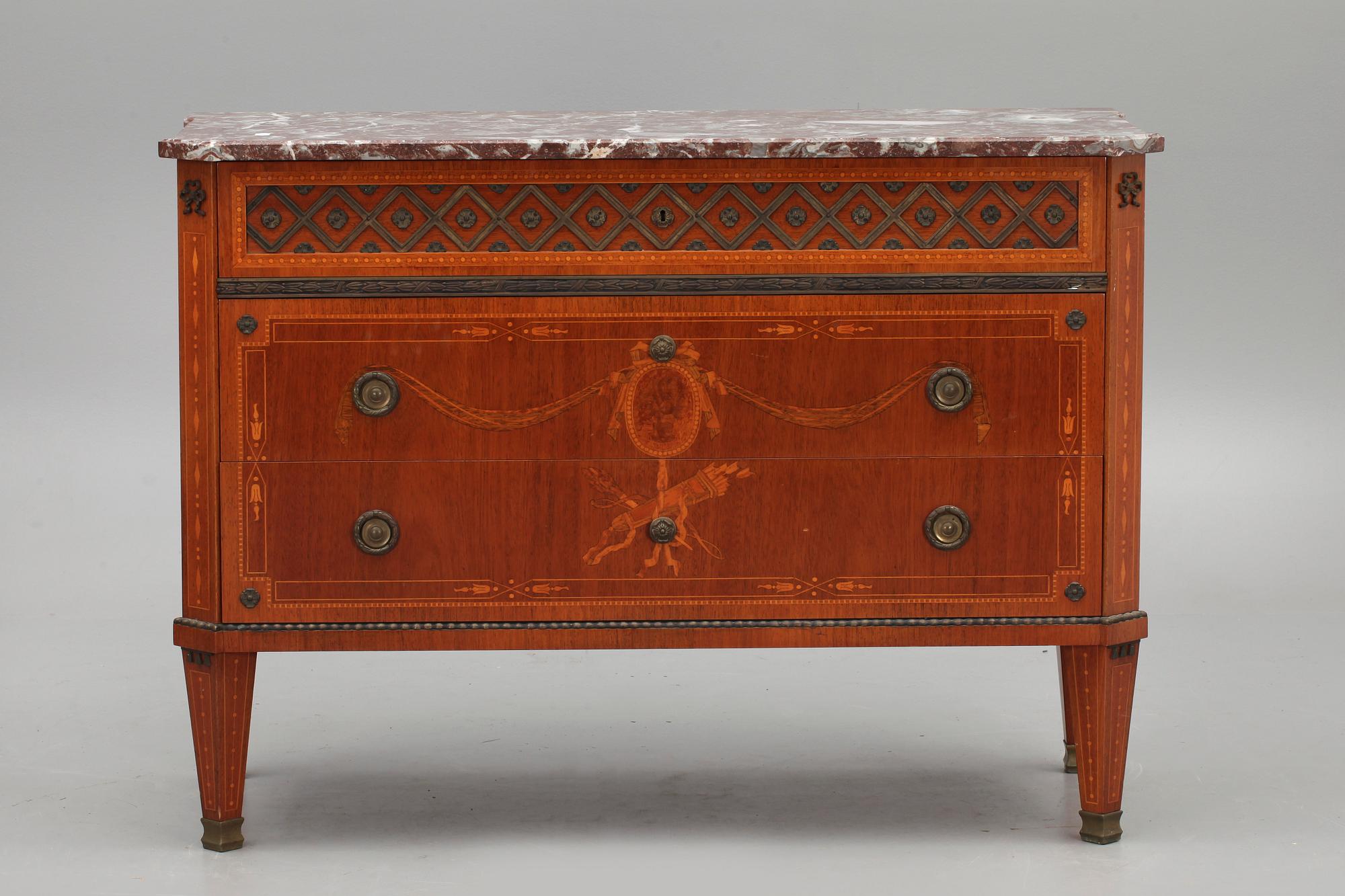 BYRÅ, gustaviansk stil. 1900-talets mitt.