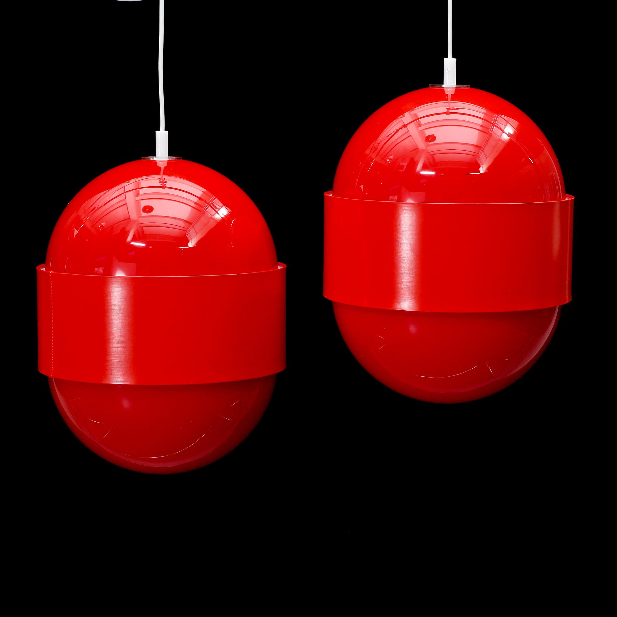 TAKLAMPOR, ett par, "Globo ring", Uno & Östen Kristiansson, Luxus, 1970-tal. Höjd ca 42 cm.