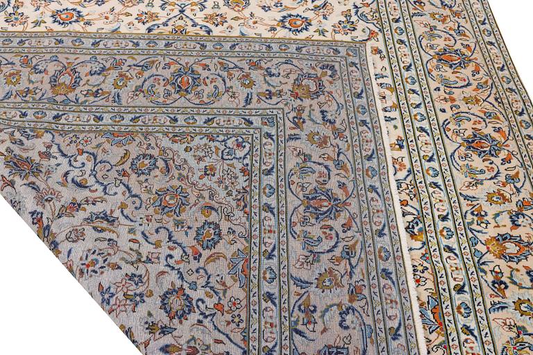 A Keshan carpet, c. 341 x 247 cm.