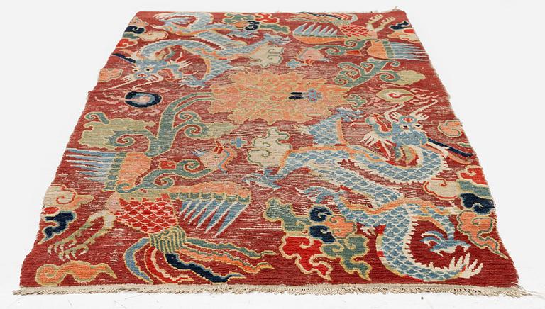 Matta, antik Tibet, omkring 1900, ca 168x84 cm.