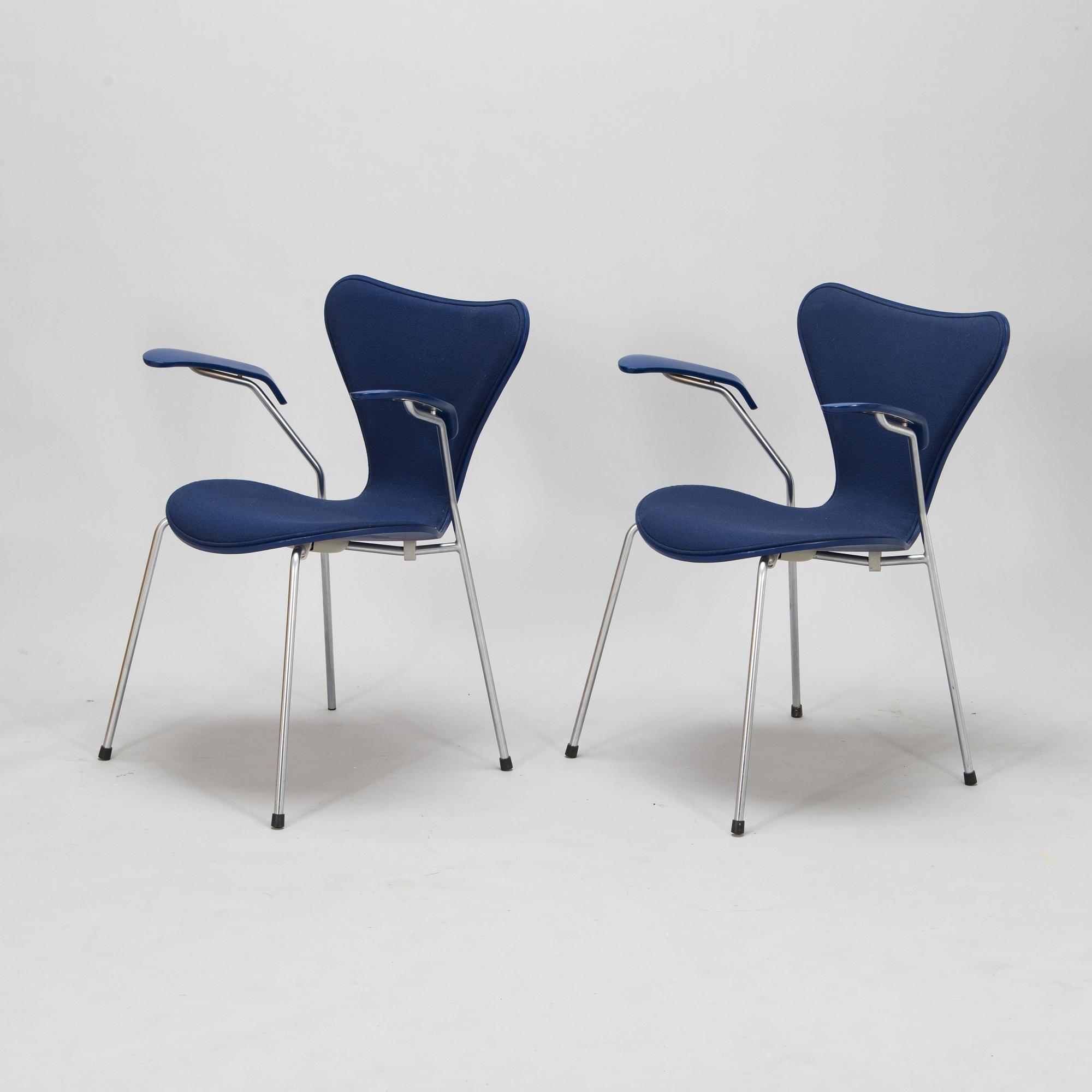 Arne Jacobsen, tuoleja 3+1, "Sjuan", Fritz Hansen, Tanska,1999-2001.