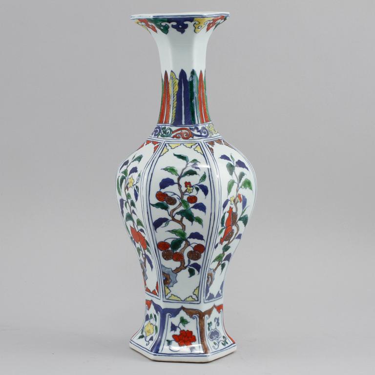 VAS, porslin, Orientalisk, modern tillverkning.