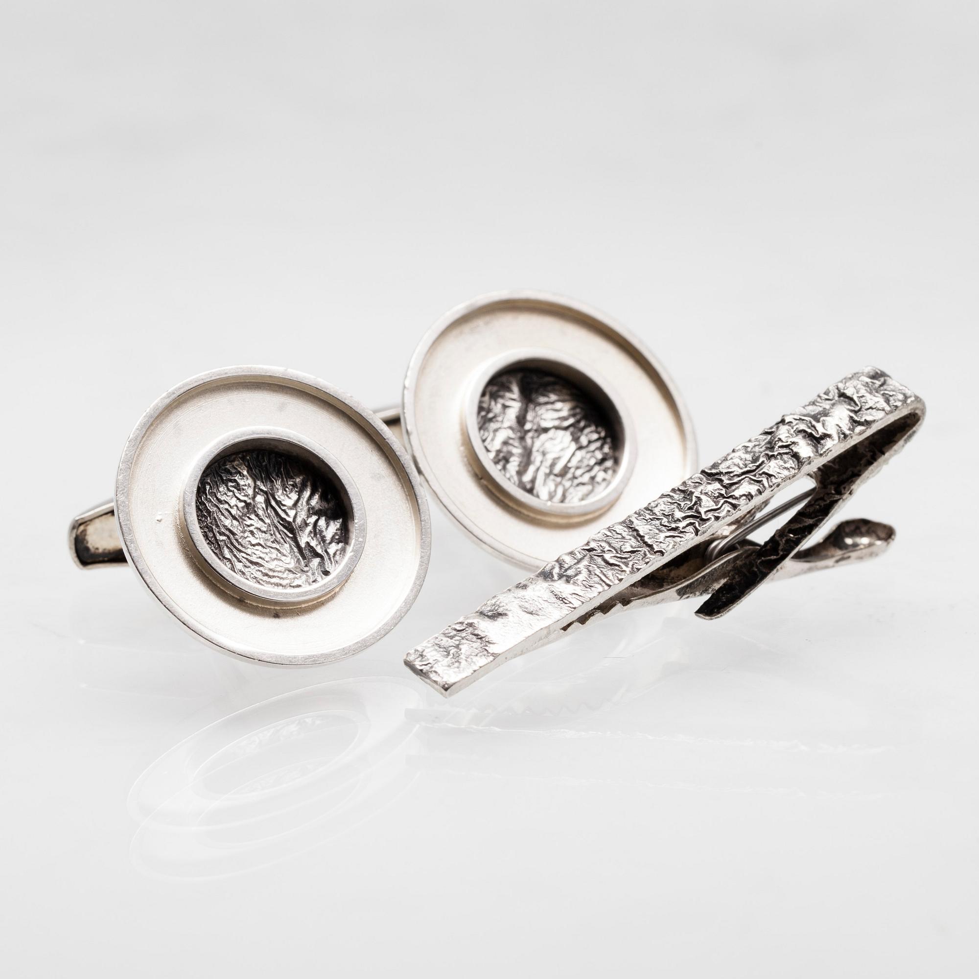 MANSCHETTKNAPPAR och KRAVATTNÅL, silver, Turun Hopea, Åbo 1966.