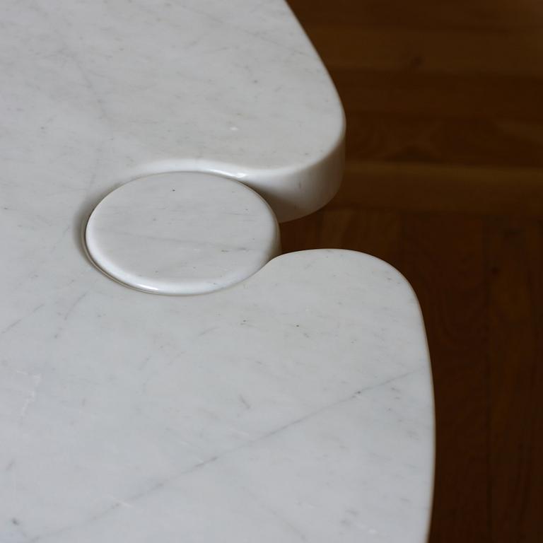 Angelo Mangiarotti, a carrara marble "Eros" sofa table for Skipper, Italy 1970-80's.