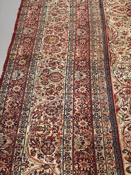 Matto an antique Kerman Laver, ca 677-688,5 x 510,5-526 cm.