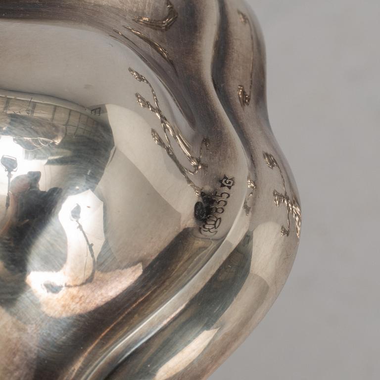 Kandelabrar, ett par, silver, rokokostil, 1900-tal. Svensk importstämpel.