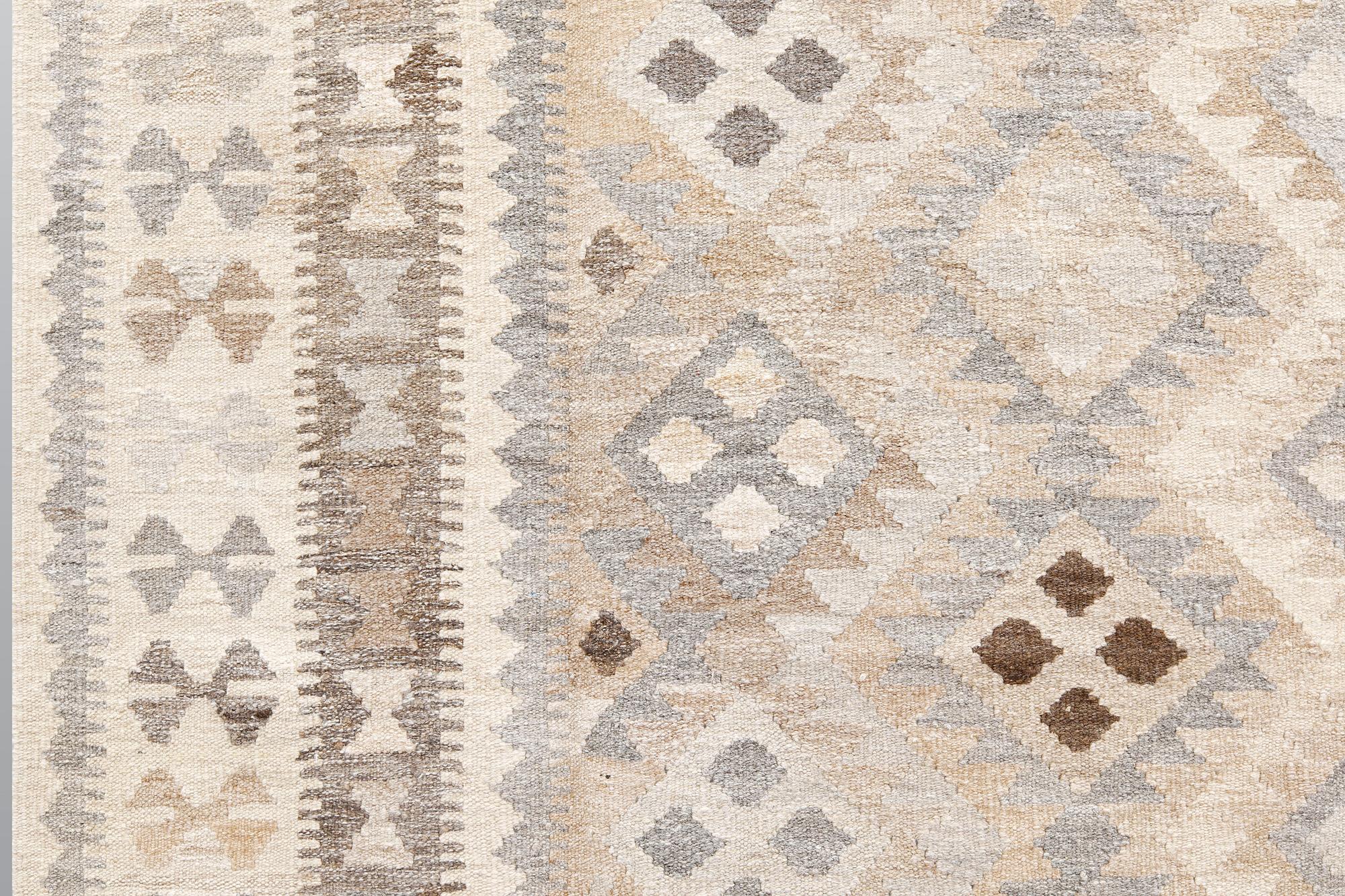 A Kilim rug, approx. 299 x 200 cm.