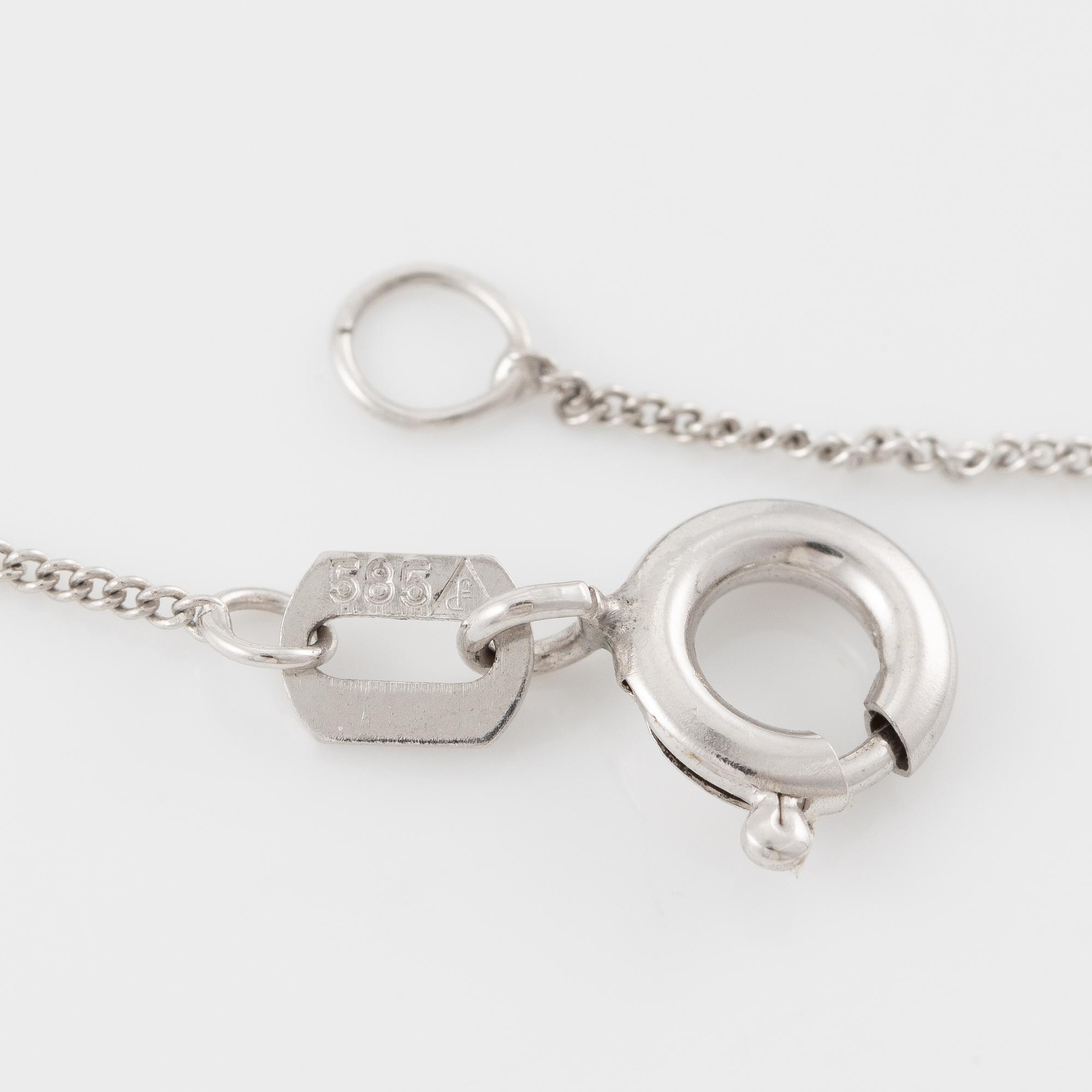 Necklace 14K white gold with sapphire.