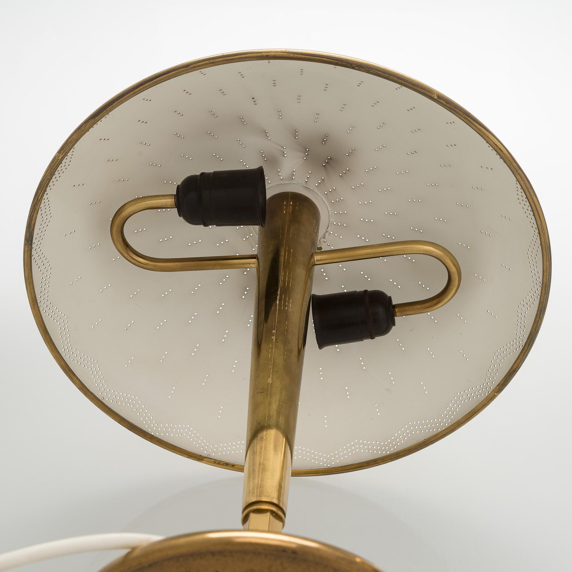 Paavo Tynell, pöytävalaisinpari, malli 5061, Idman 1900-luvun puoliväli.