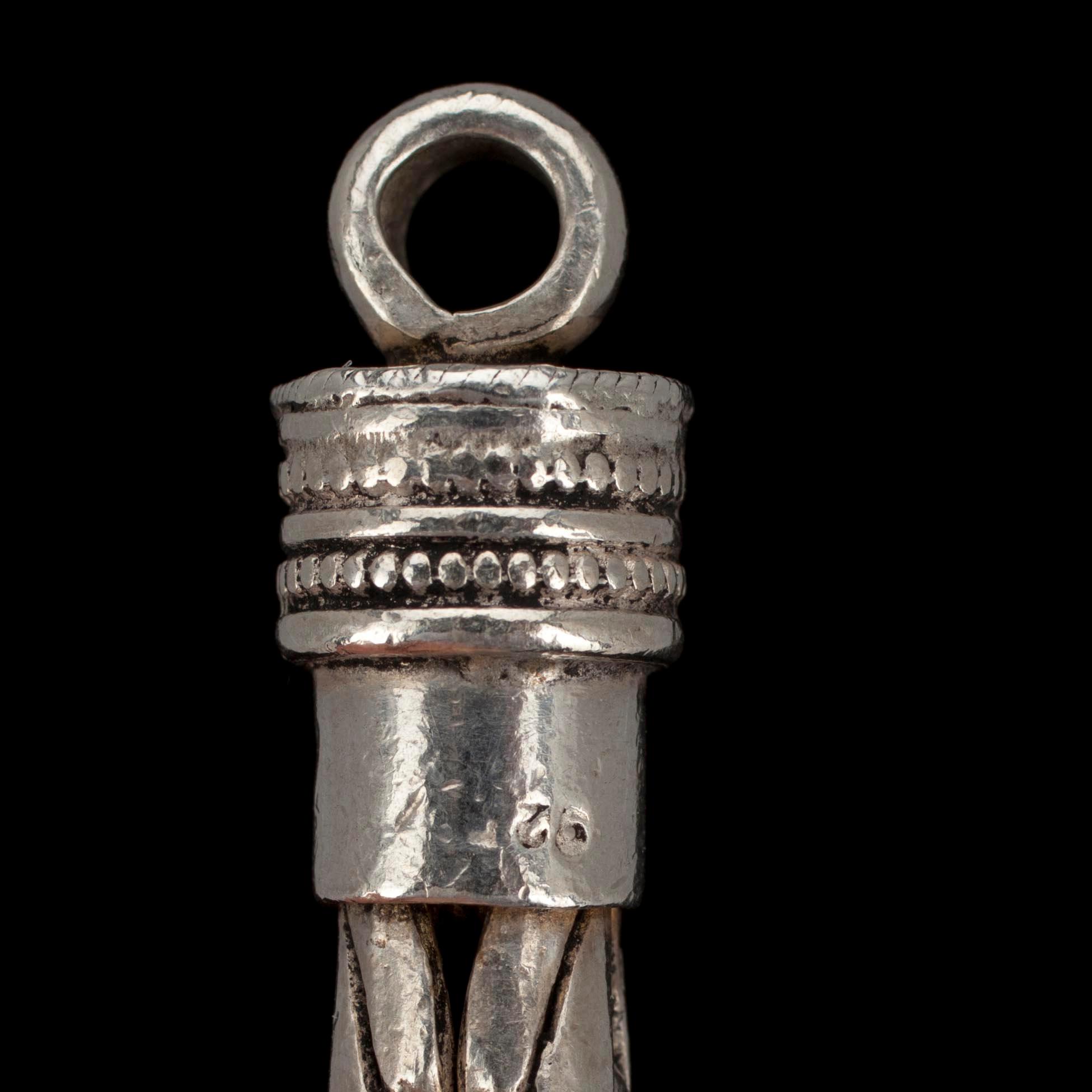 KAULAKORUJA, 2 kpl, hopeaa, Kalevala Koru. Yht. paino n. 198 g.