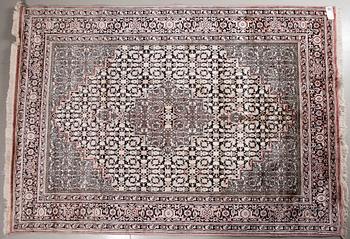 MATTA, Kashmir, silke, ca 160 x 220 cm.
