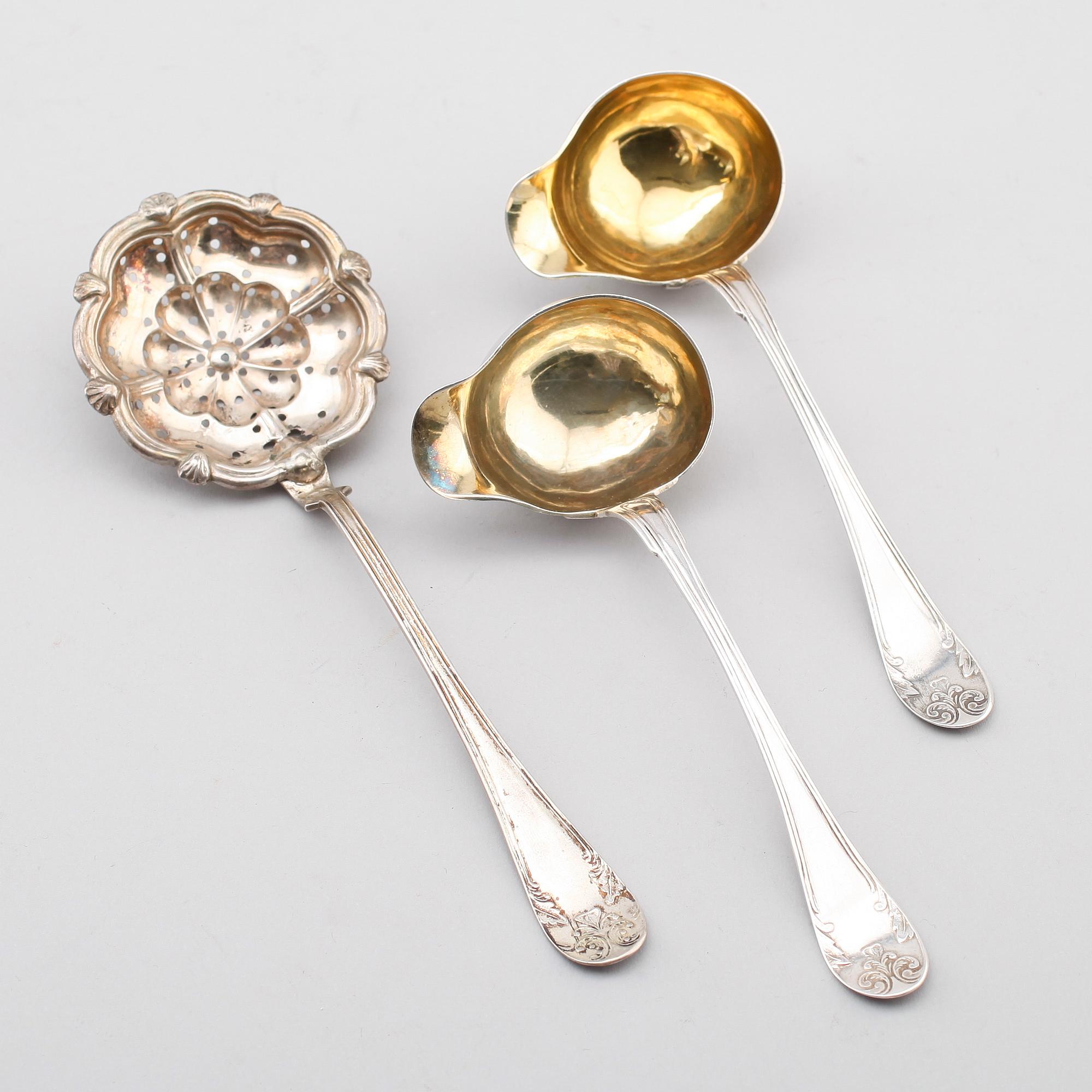SÅSSLEVAR, 1 par samt STRÖSKED, silver, svenska stämplar, 1800-tal. Vikt ca.